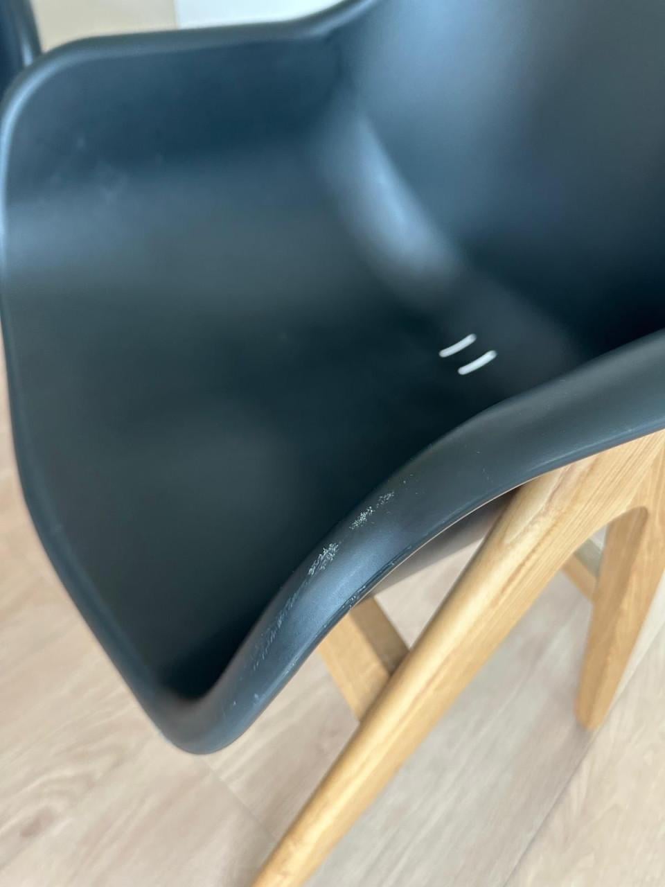 4 designstoelen · zwart met eiken onderstel · LOODS5