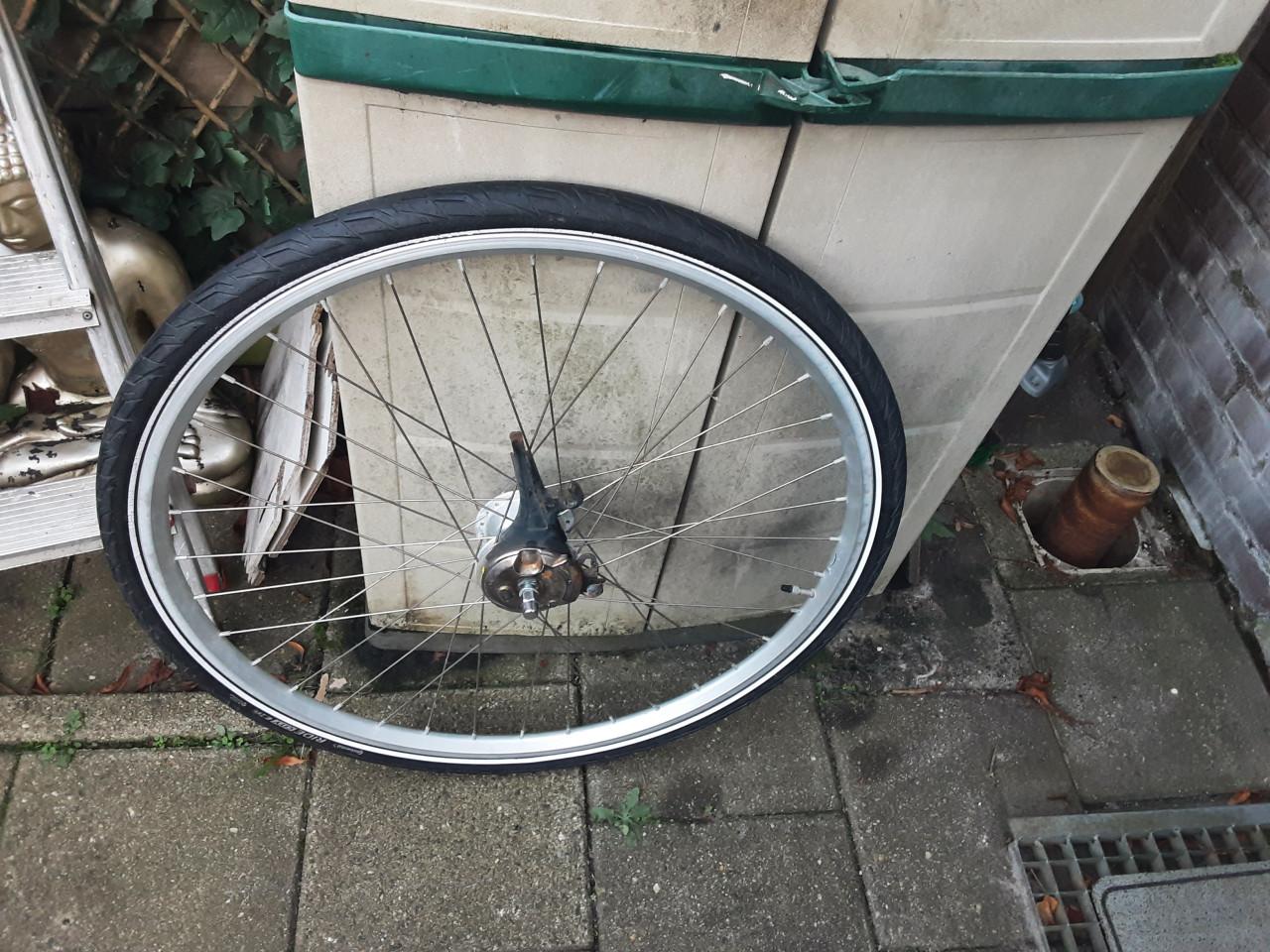 28 inch nexus voorwiel, naafdynamo, rollerbrake rem