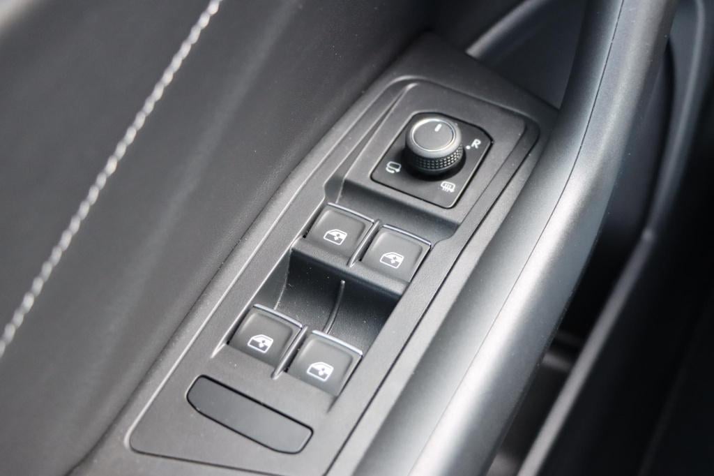 Volkswagen T-roc cabrio 1.5 tsi r-line 150pk dsg7 iq.light | stoel- en stuu