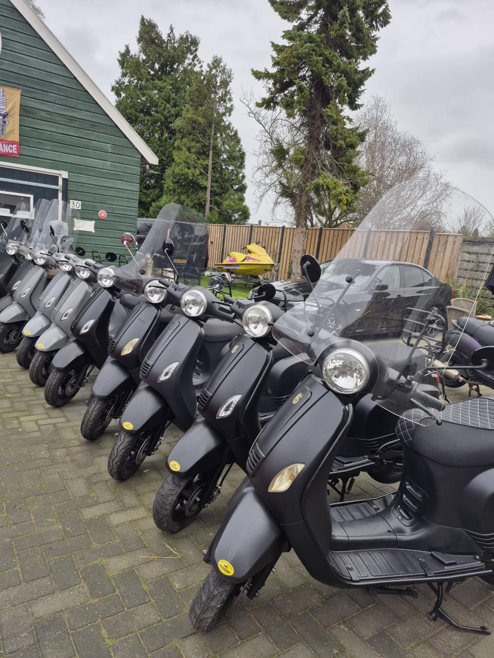Mooie Scooters(snor).