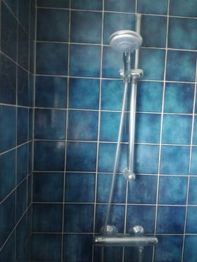 Thermostaatkraan met douchecombinatie en opsteekgarnituur