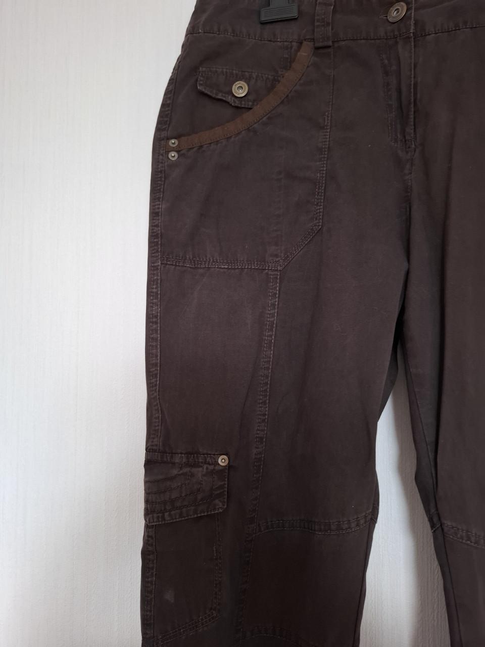 Miss Etam broek extra zakken en leuke details. Bruin. Maat 44