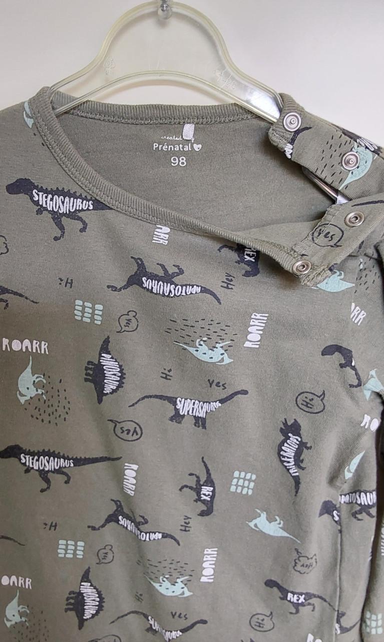 Prénatal pyjama's met dino's in maat 98 (per stuk €4 samen voor €6)