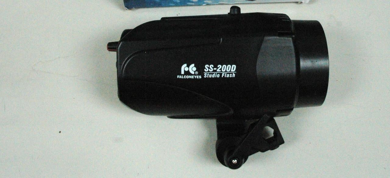 Falconeyes 200d flitser