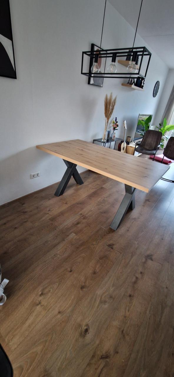 Miori Tafelblad met poten