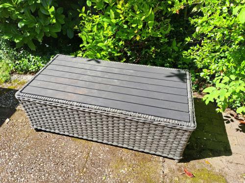 Tuinstoel, hocker en tuintafel