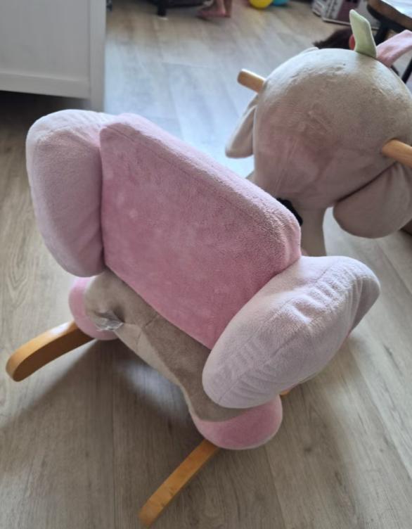 Schattige roze hobbelolifant hobbelpaard