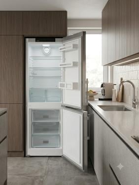 Liebherr RVS A+++ koel vries combinatie koelkast vriezer 180x61x66 cm. HBD.