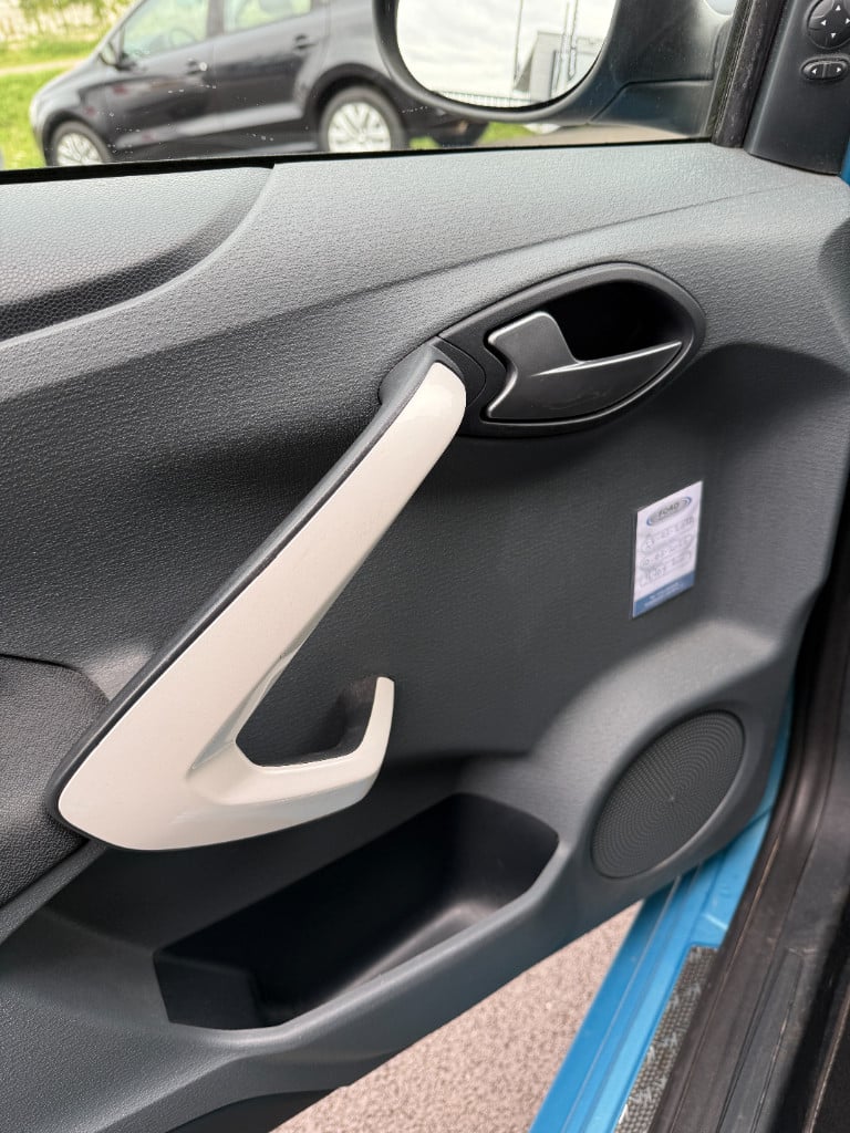 Ford KA 1.2 - titanium x - airco