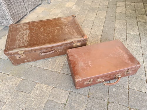 Twee oude lederen koffers