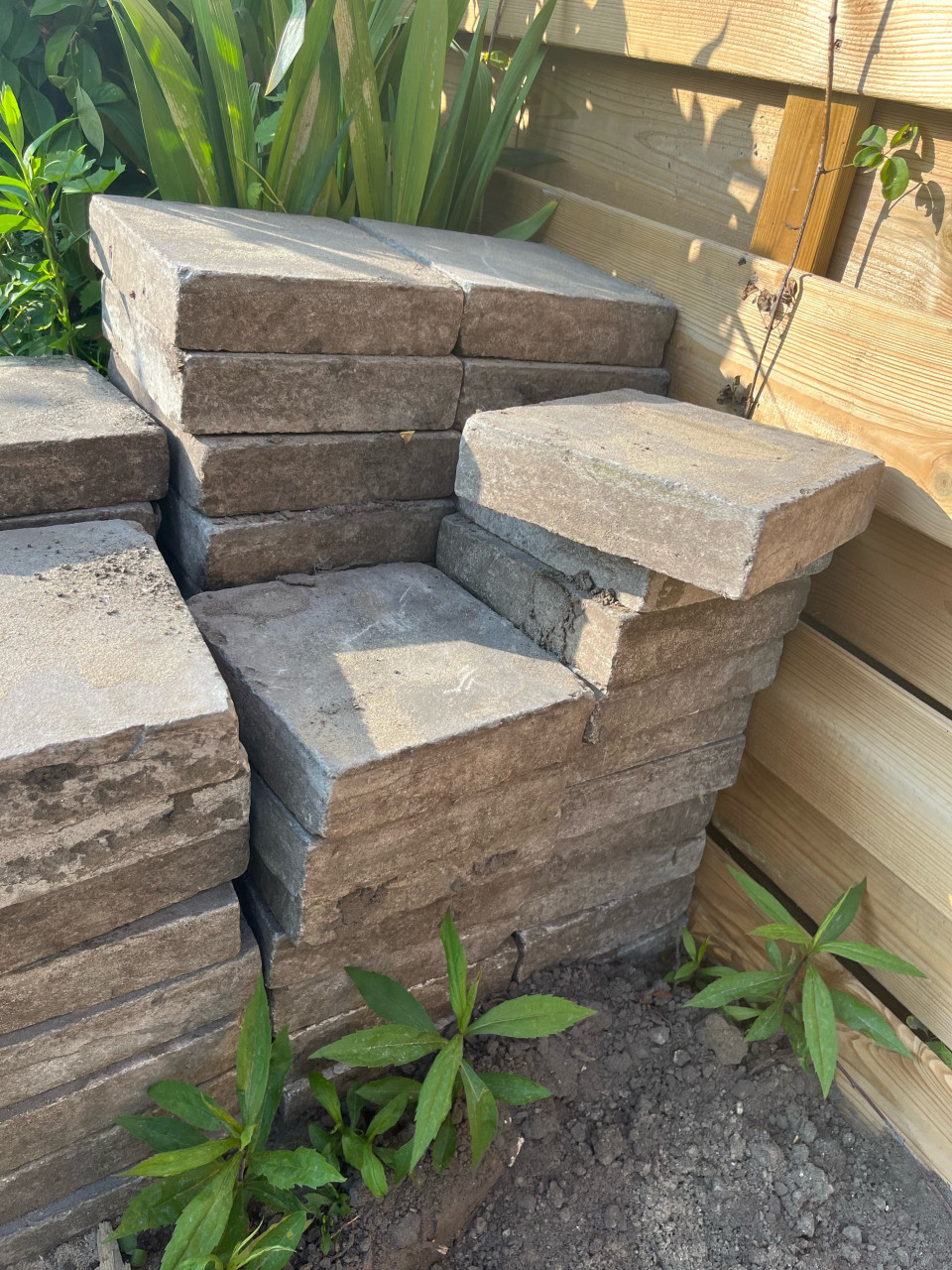 Tegels 20x20 en 5cm dik GRATIS