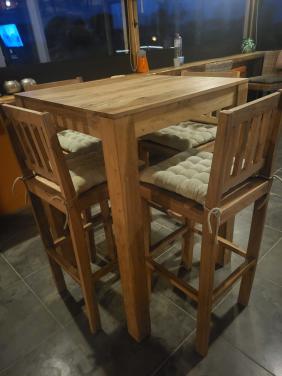 Bartafel met 4 krukken