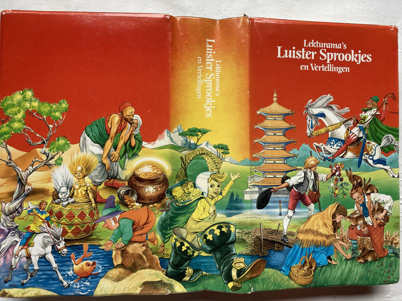 Lekturama box met 11 luistersprookjes op cassettebandjes