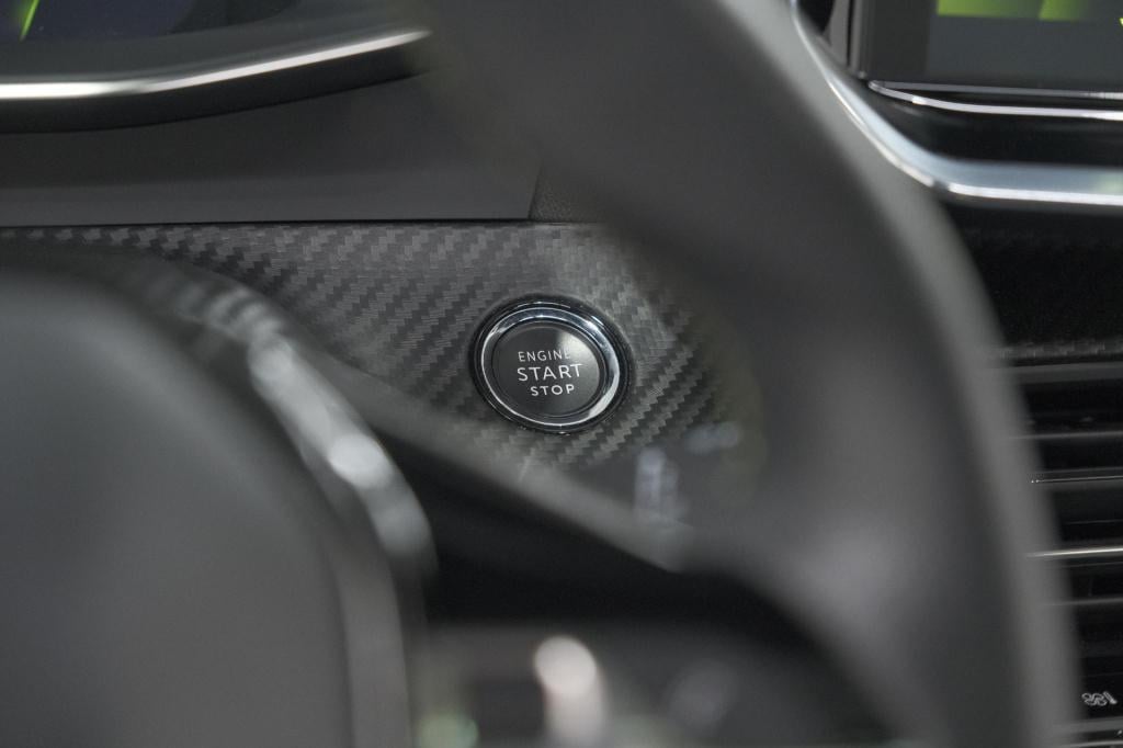 Peugeot 2008 puretech 130 gt | panoramadak | afneembare trekhaak | adaptiev