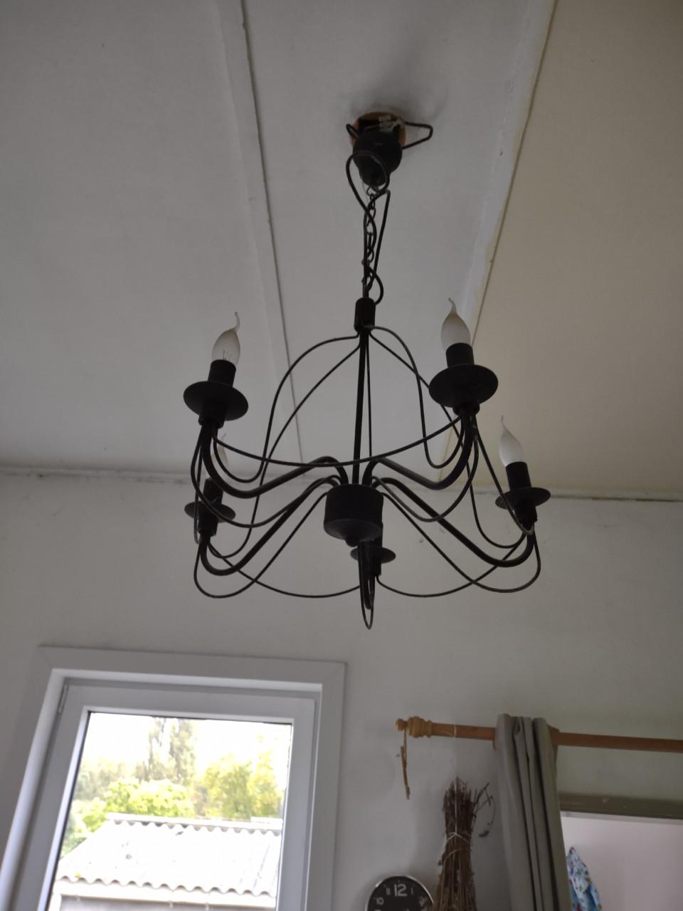 Prachtige zwarte kroonluchter, vintage hanglamp zwart.