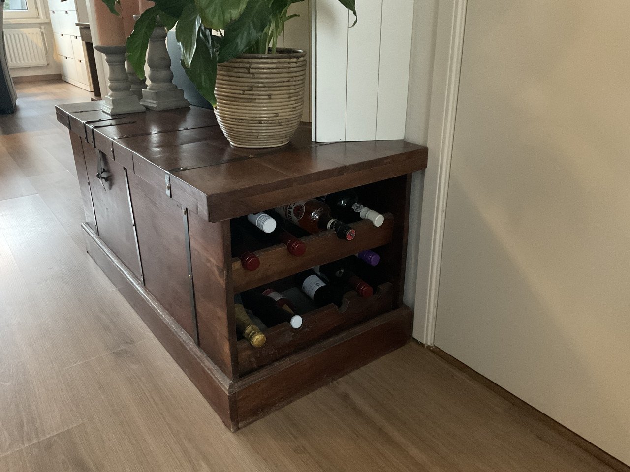 Koloniale houten kist / salontafel met opbergruimte