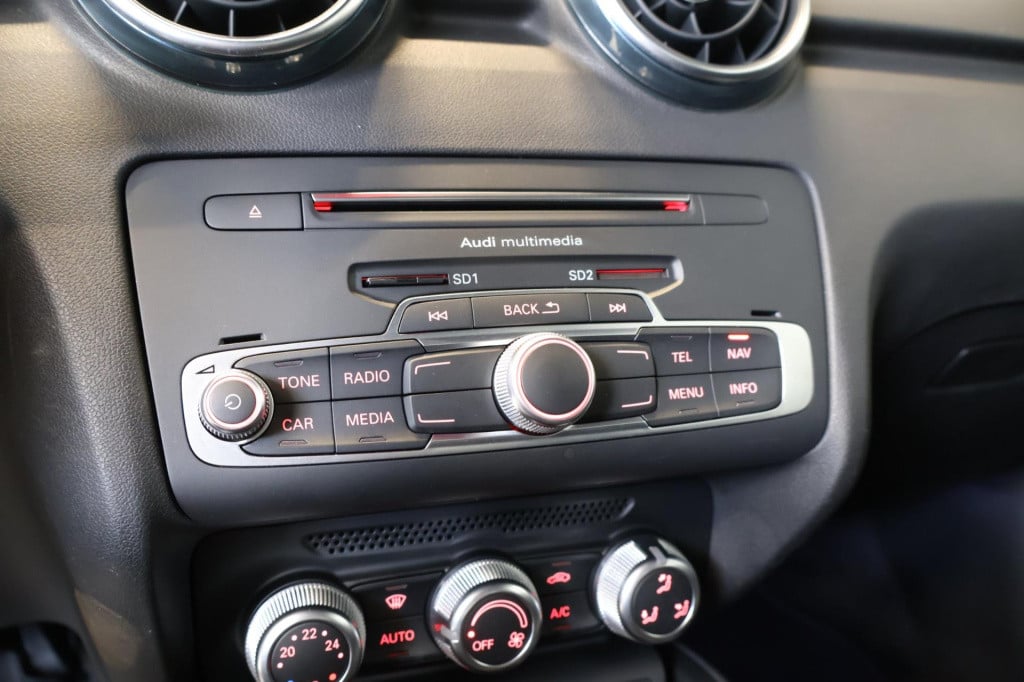 Audi A1 Sportback 1.0 tfsi design s-line nl auto, parkeersensoren, bluetoot