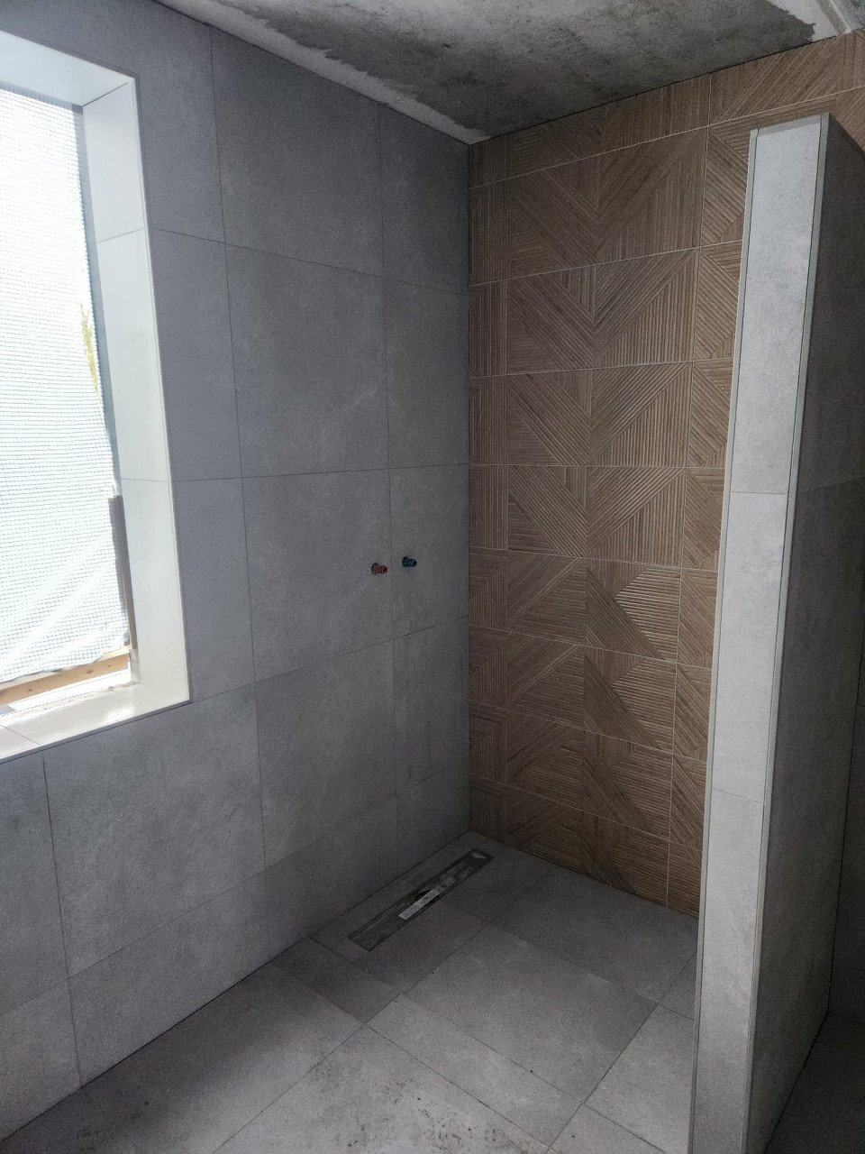 Tegelzetter nodig? Bel/app: 06 21937244 of Mail: jvbtegelzetter@gmail.com