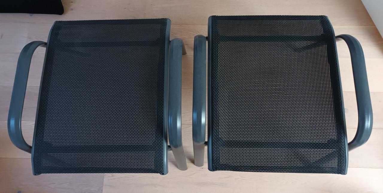 2 voetenbankjes zgan voor relaxen in de tuin