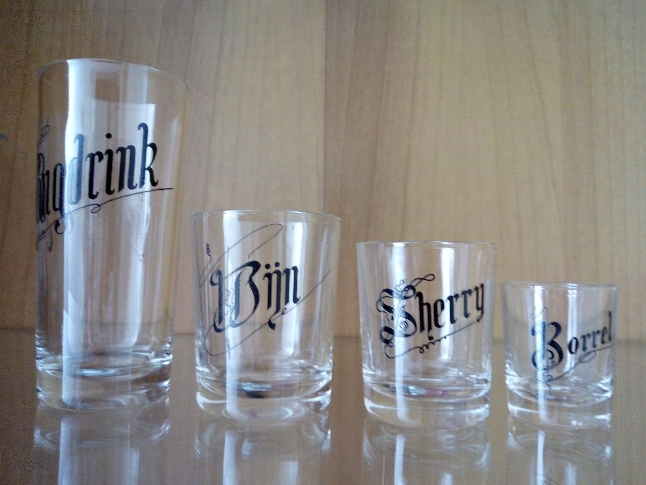 24 delig  vintage glasservies, puntgaaf