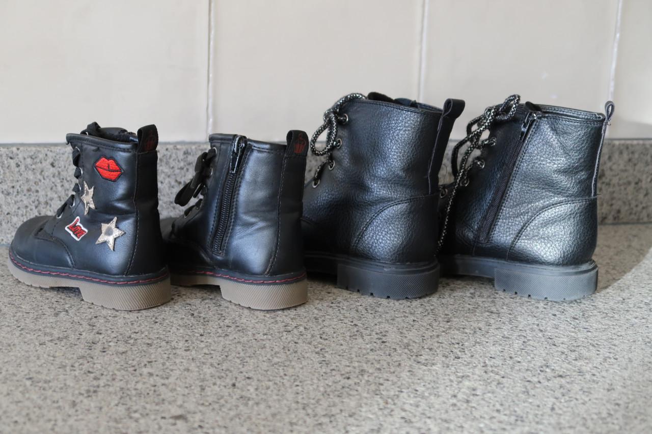 Meisjes boots/laarsjes 2 paar, 1X maat 23 en 1X maat 30 €3,00 per paar.