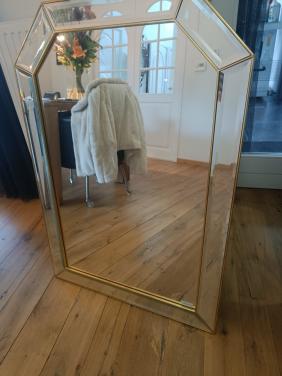 Vintage spiegel met facet geslepen rand