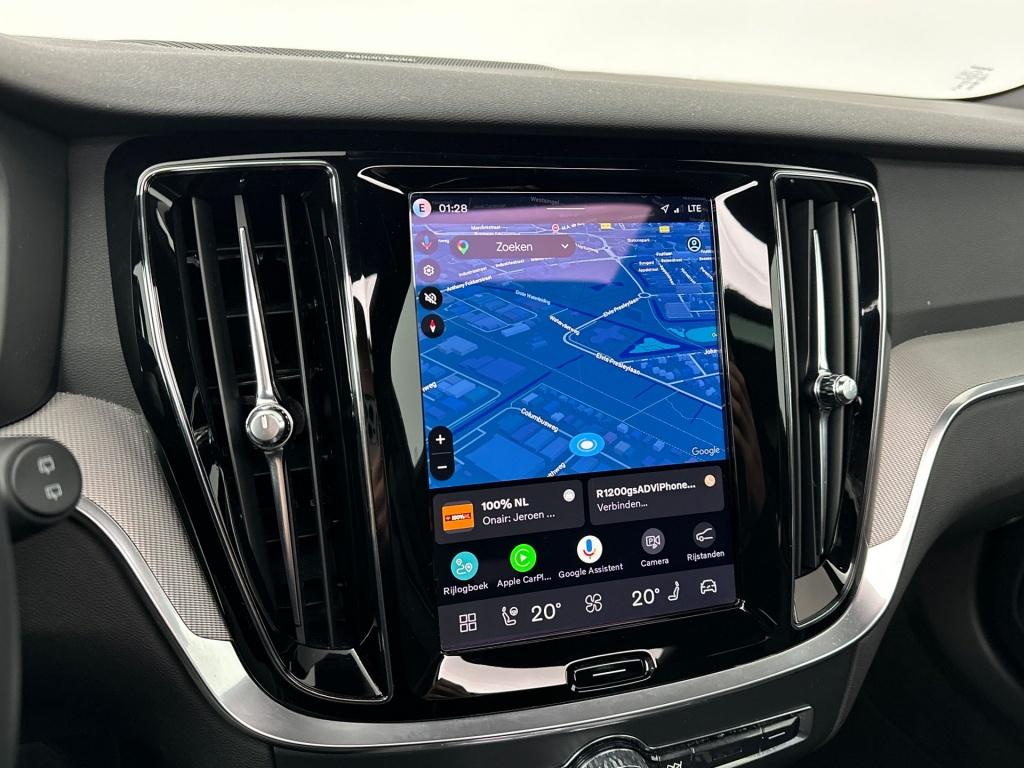 Volvo V60 t8 455pk recharge plus dark| pano| hud| trekhaak| 360camera