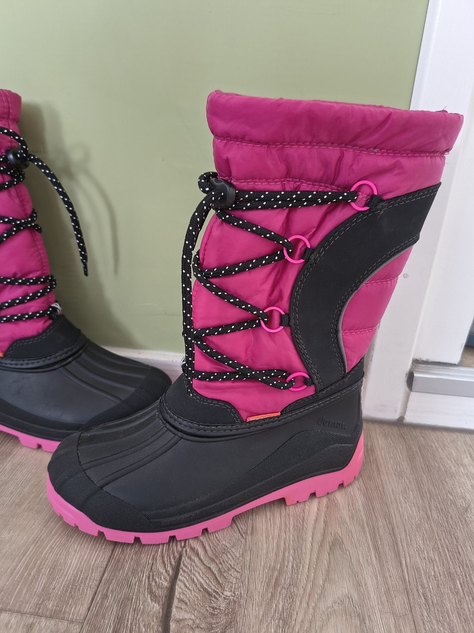 Prachtige zwart roze snowboots wollen voering Demar 33-34.