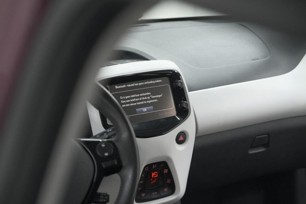 Peugeot 108 1.0 e-vti première | camera | climate control | 15 inch lichtme