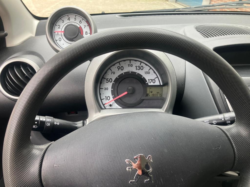 Peugeot 107 1.0-12v millesim 200 airco