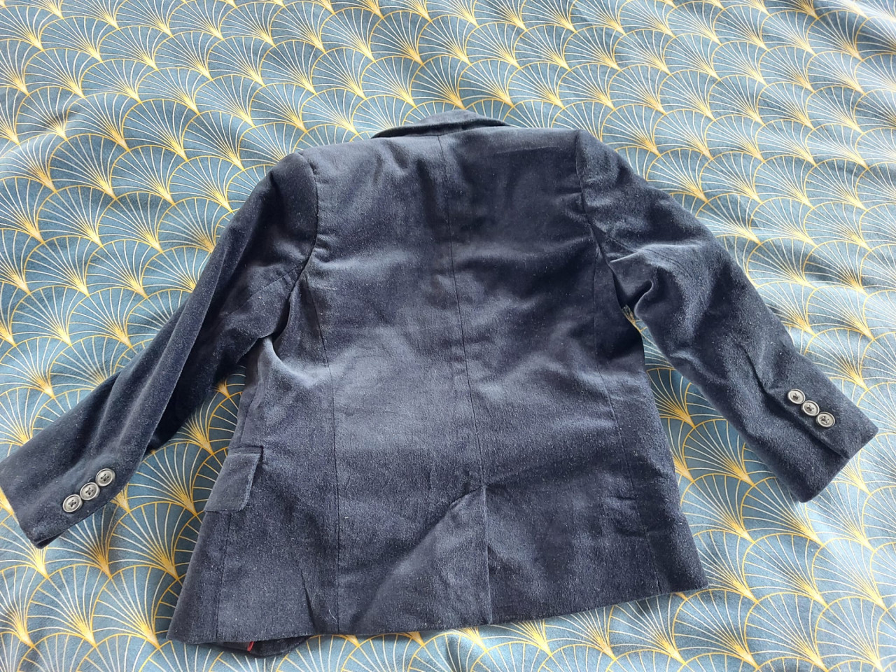 Mooie z.g.a.n. donkerblauwe fluwelen colbert (maat 98) €3,-