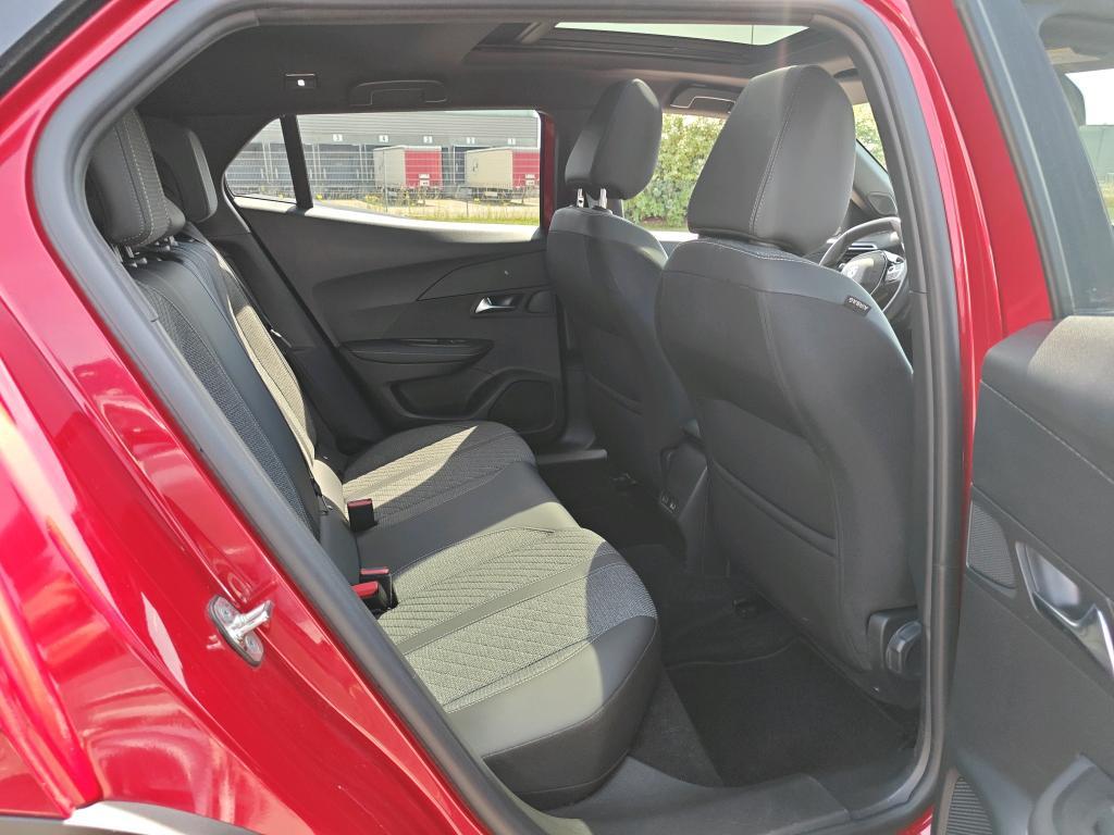 Peugeot E-2008 allure ev 54kwh 156pk grootste range 400km | uniek glazen sc
