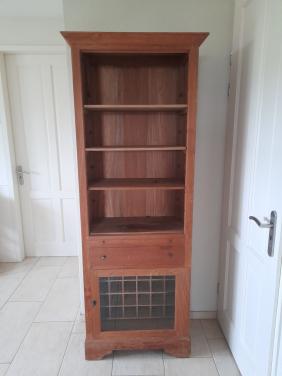 Prachtige (boeken)kast (in goede nette staat ) 77 x 42 x 200H