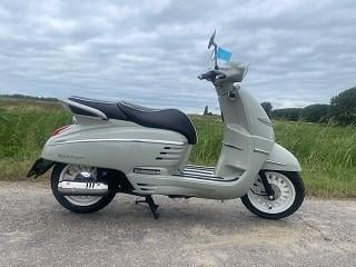 Super gave peugeot django limited edition , geweldige orginele kleur groen