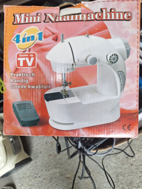 Te koop mini naaimacine