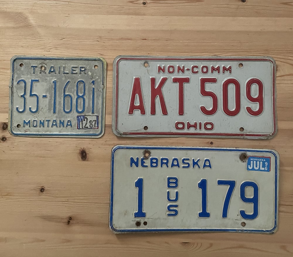 Te koop verschillende autokentekenplaten