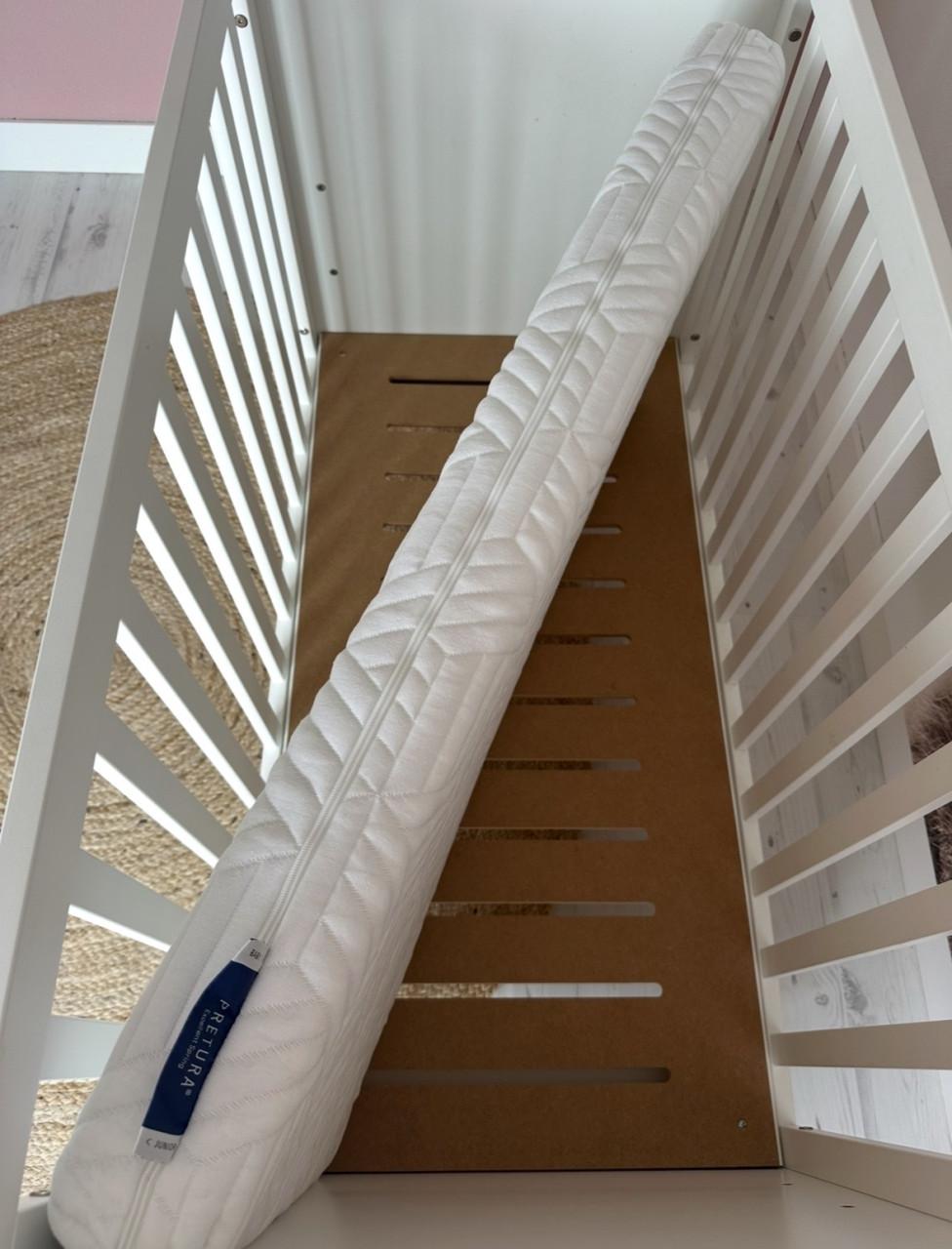 Ledikant en Matras: Europe Baby Sterre.