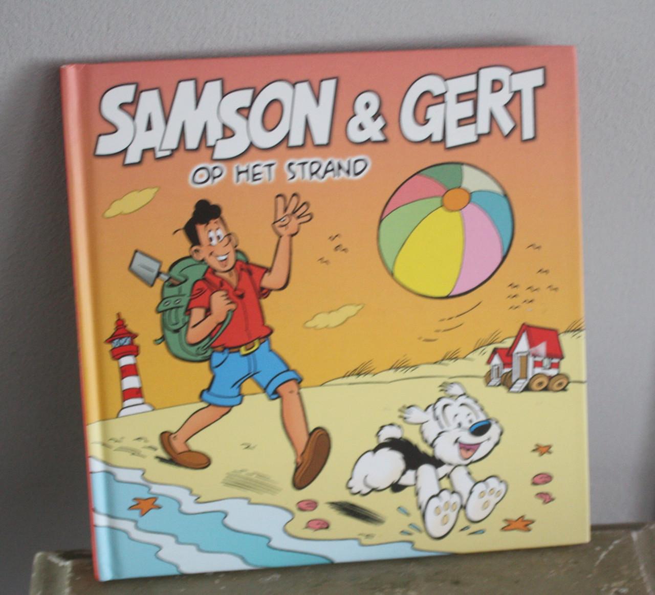 Boekje samsom & gert op het strand