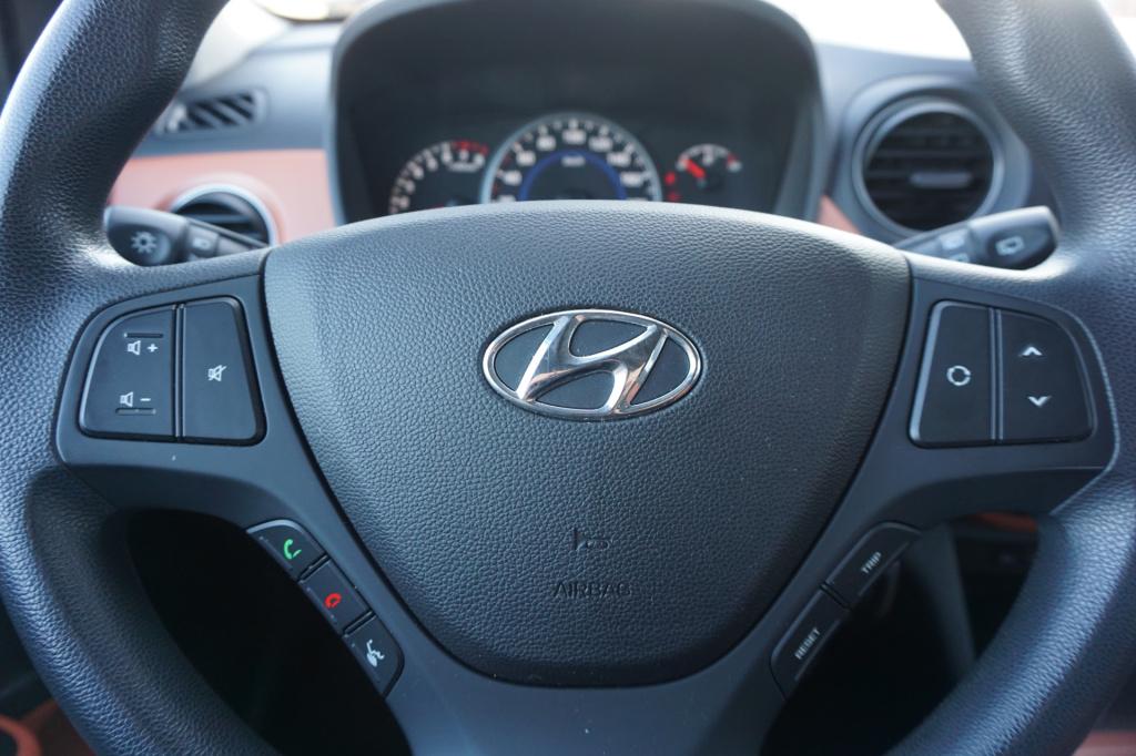 Hyundai I 10 1.0i i-motion comfort plus airco / elektr. ramen / nap