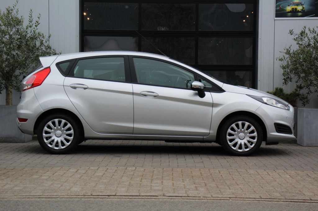 Ford Fiesta 1.0 trend - airco - stoelverwarming - alle doc - 1e eigenaar - 