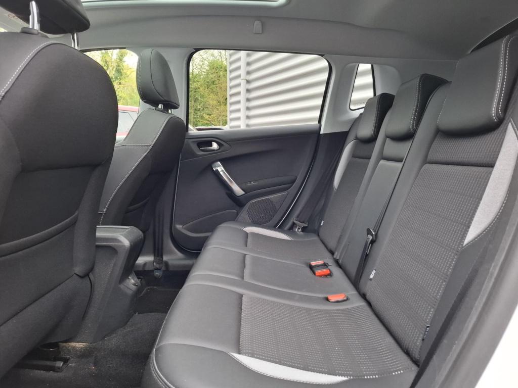 Peugeot 2008 suv 110 allure pano/clim/lmv/trekhaak