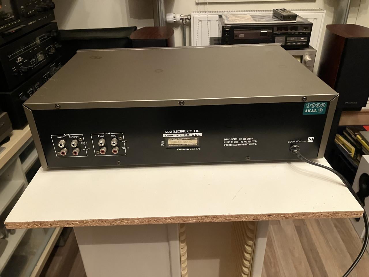 Akai EA-G90 top of the line equalizer bijzondere kleur