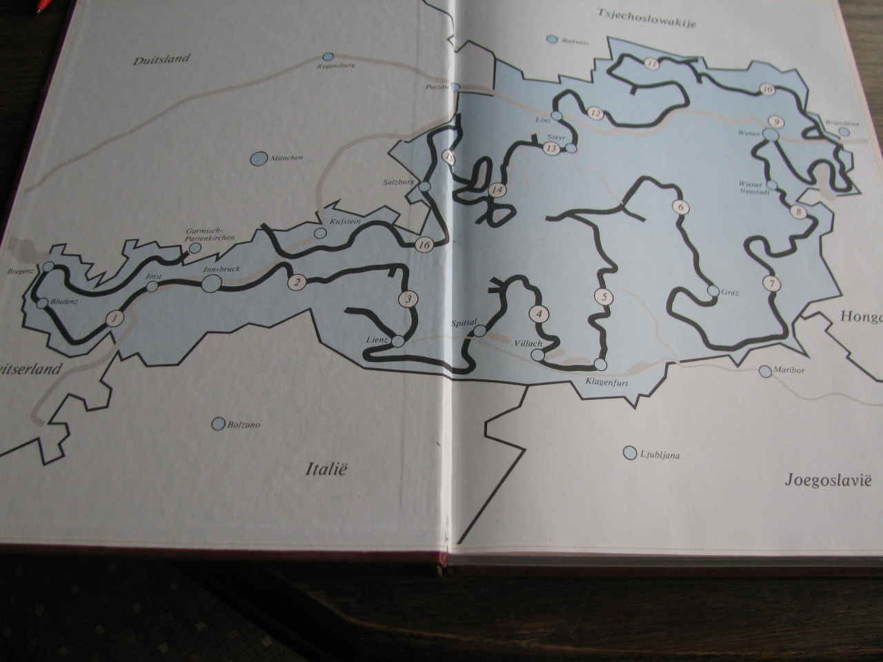 Boek over Oostenrijk.