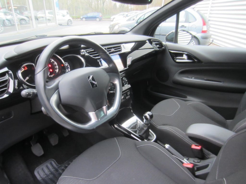 Citroen DS3 1.2 vti so chic clima/nav/park