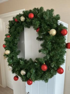 Kerstkrans voor binnen of buiten.