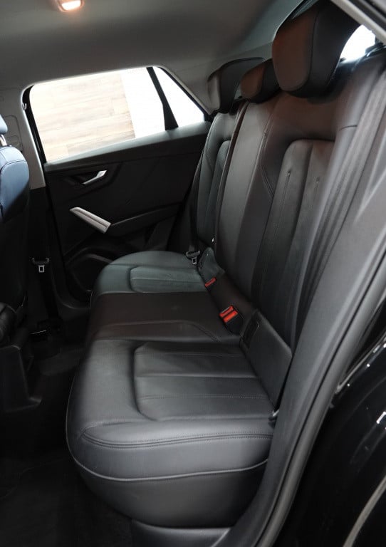 Audi Q2 30 tfsi | stoelverw. | leder | pdc |