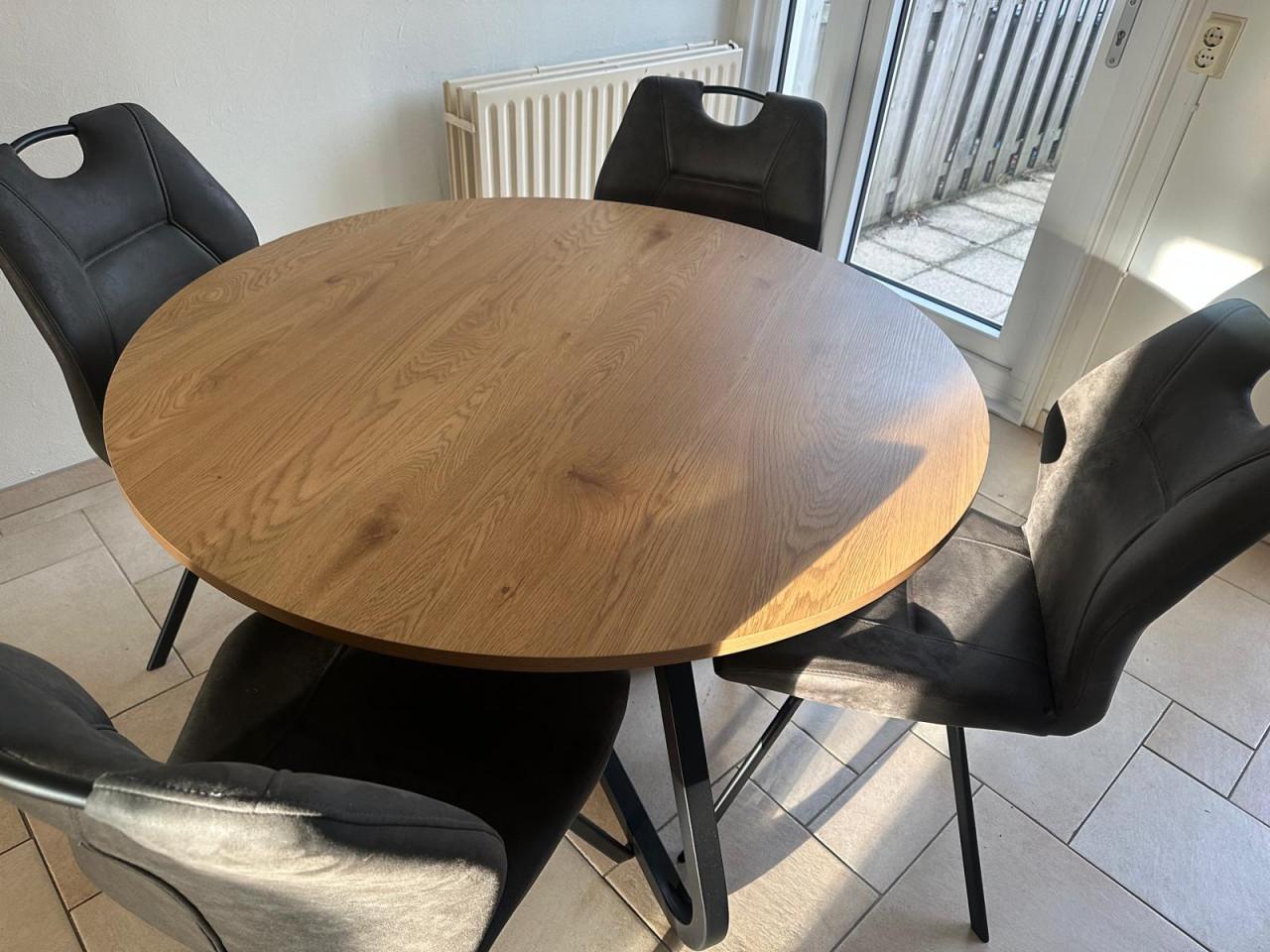 Eettafel met 4 stoelen