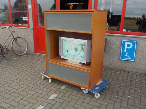 Zeer speciaal tv meubel mooie kwaliteit en in vrijwel nieuw staat