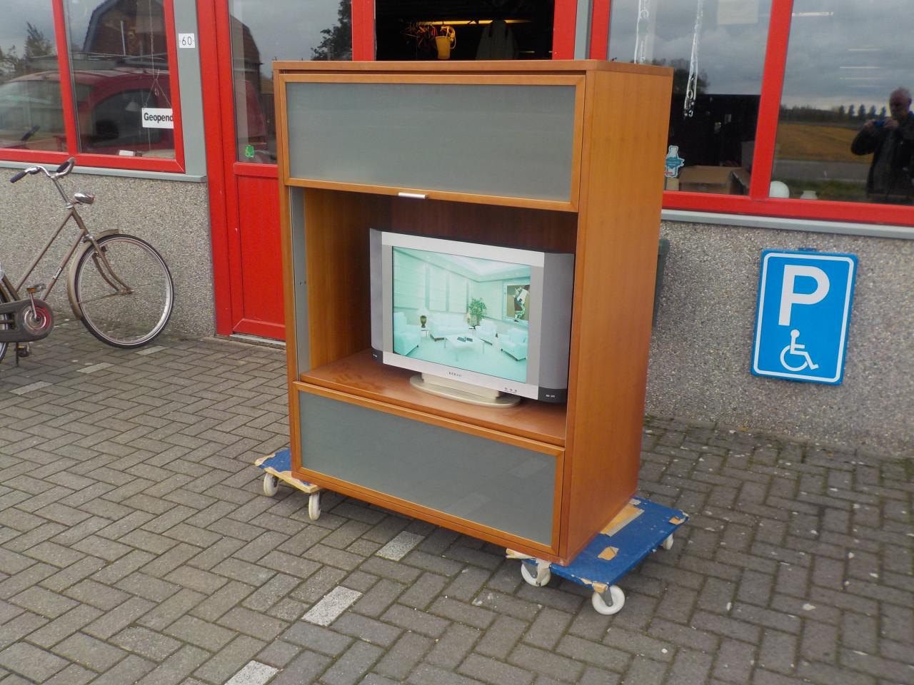 Zeer speciaal tv meubel mooie kwaliteit en in vrijwel nieuw staat