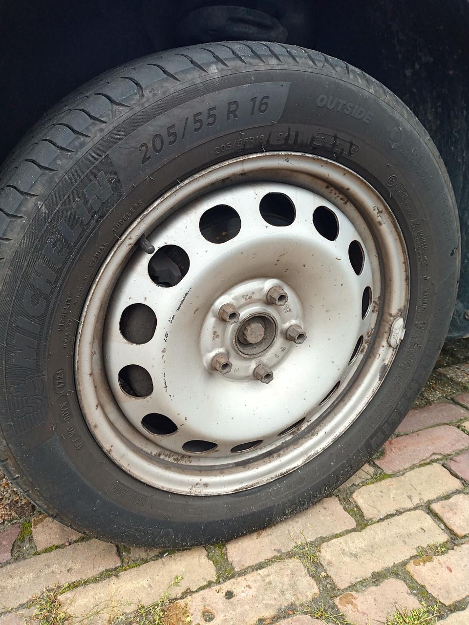 4 zomerbanden op velg 205/55 R 16 voor Caddy